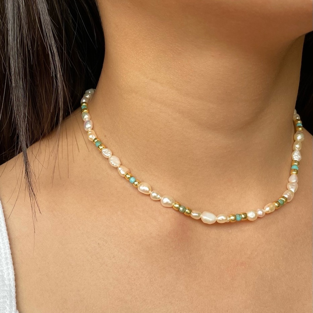 Dainty green & gold pearly beaded necklace